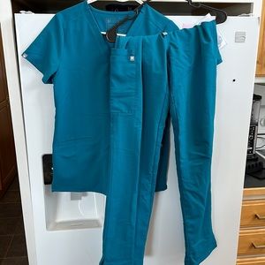 Figs scrub set. XS and XST. Color is a teal blue/green